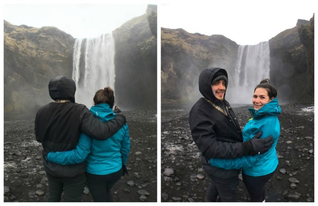 skogafoss-couplephoto